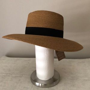 Eric Javits women’s Daphne Hat in Natural with black band